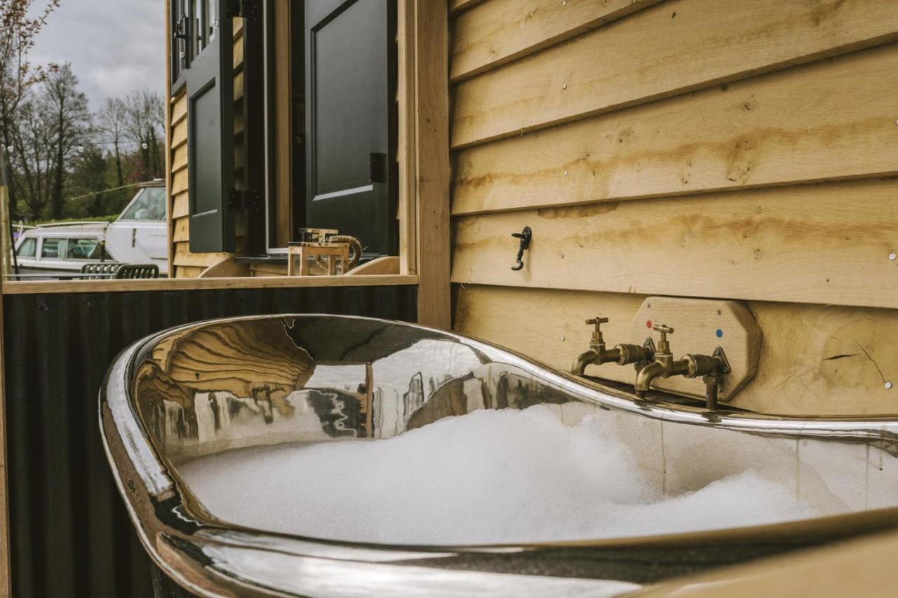 SaltfordIsland Hut - Outdoor Bath Tub, Firepit And Water Equipment公寓 外观 照片